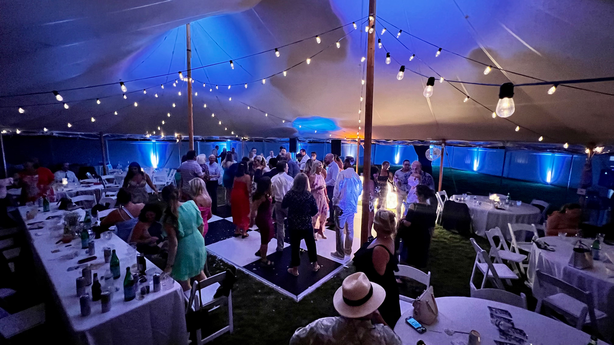 Wireless room uplighting by GSL Entertainment